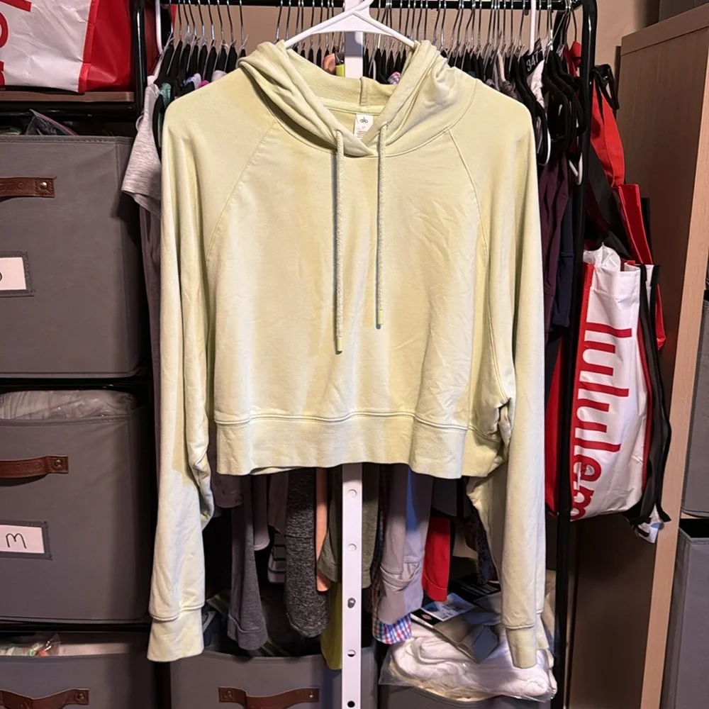 Alo Yoga Cropped Double Take Hoodie Sz Medium Iced Green Tea Pastel Sweatshirt
